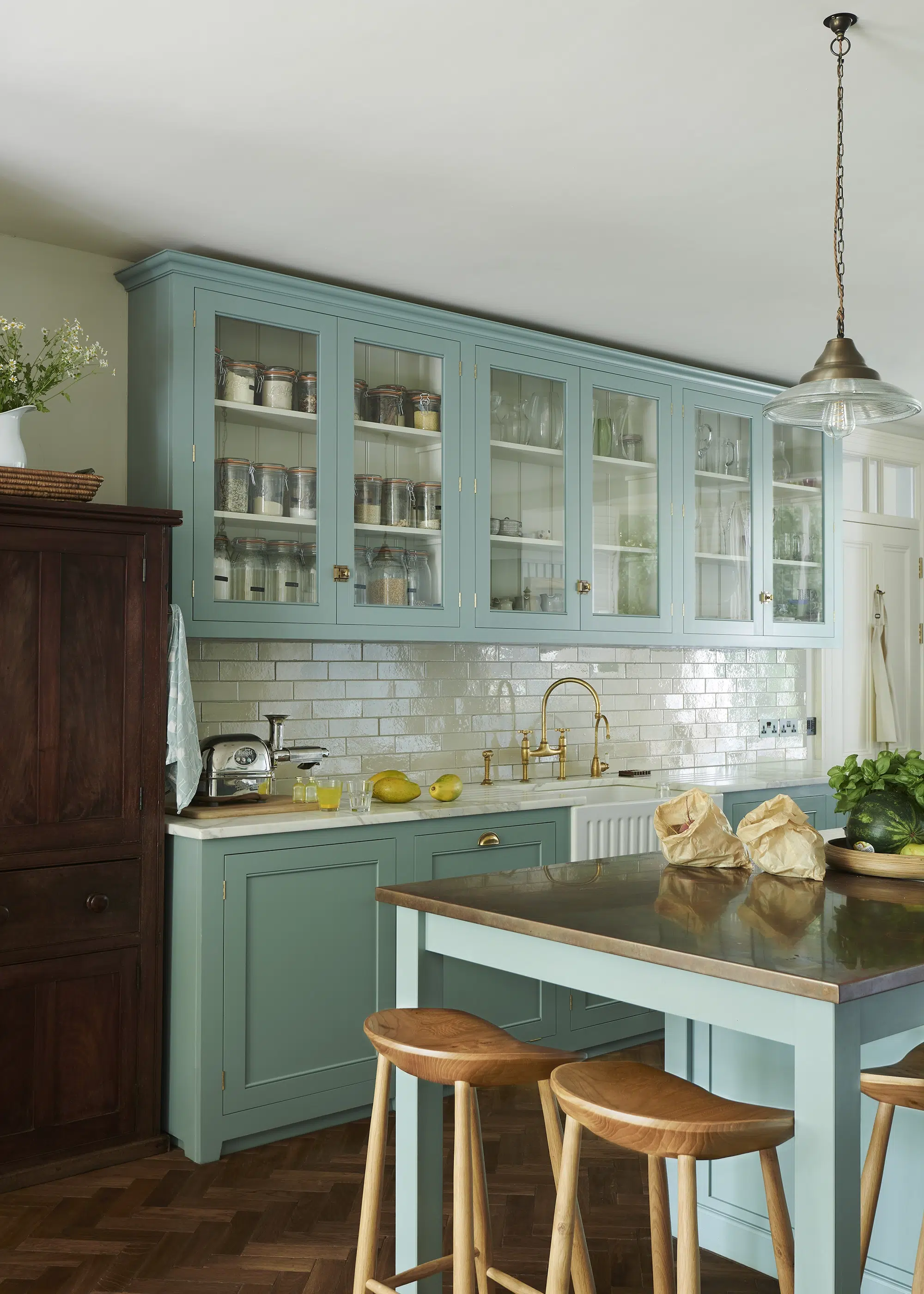 Kitchen Fit-Out Decisions – The Experts Reveal How to Choose the Best Lighting, Flooring & Finishes