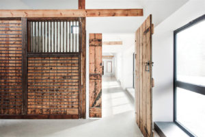 Internal barn door by AR Design