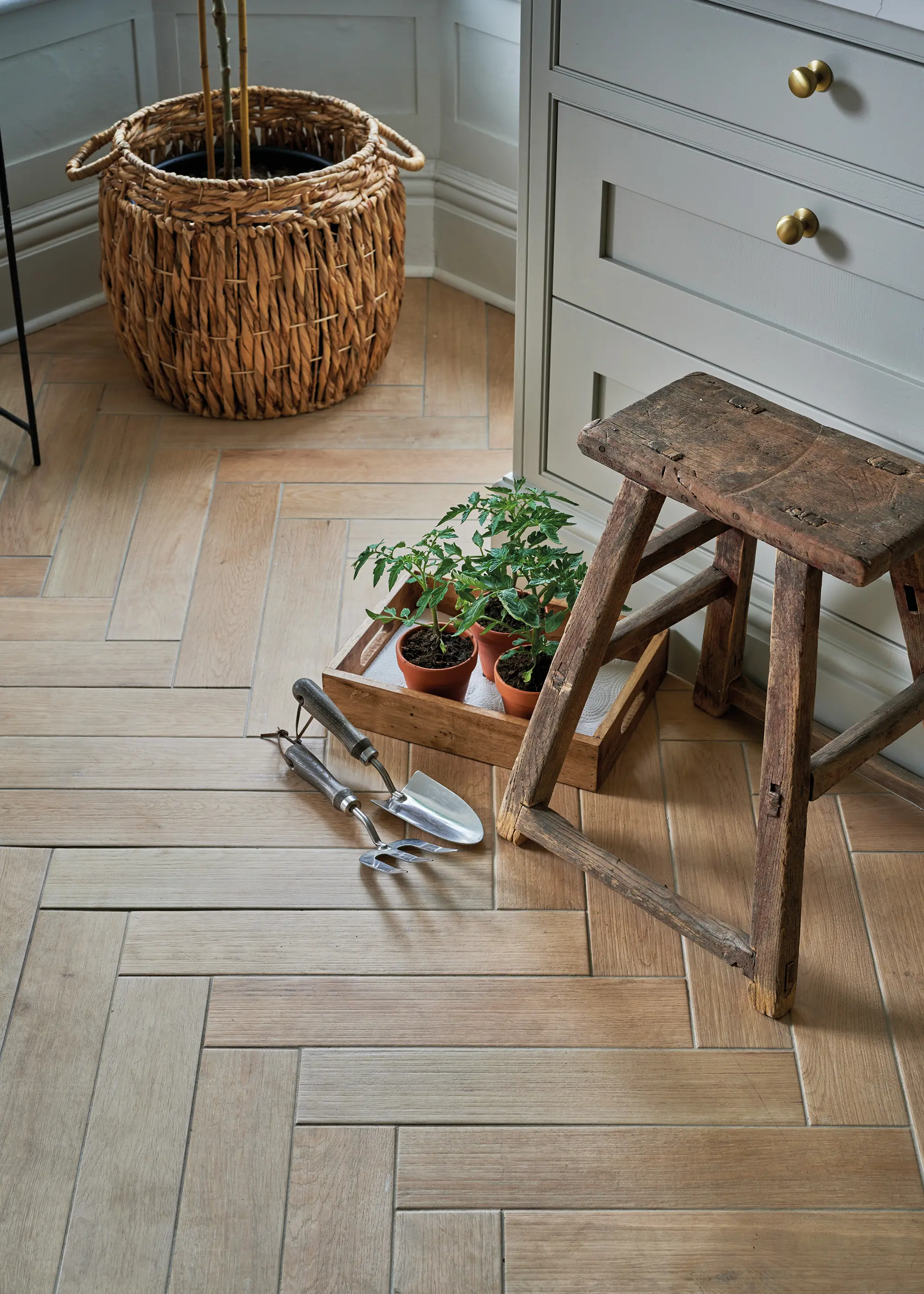 Porcelain wood-effect herringbone flooring