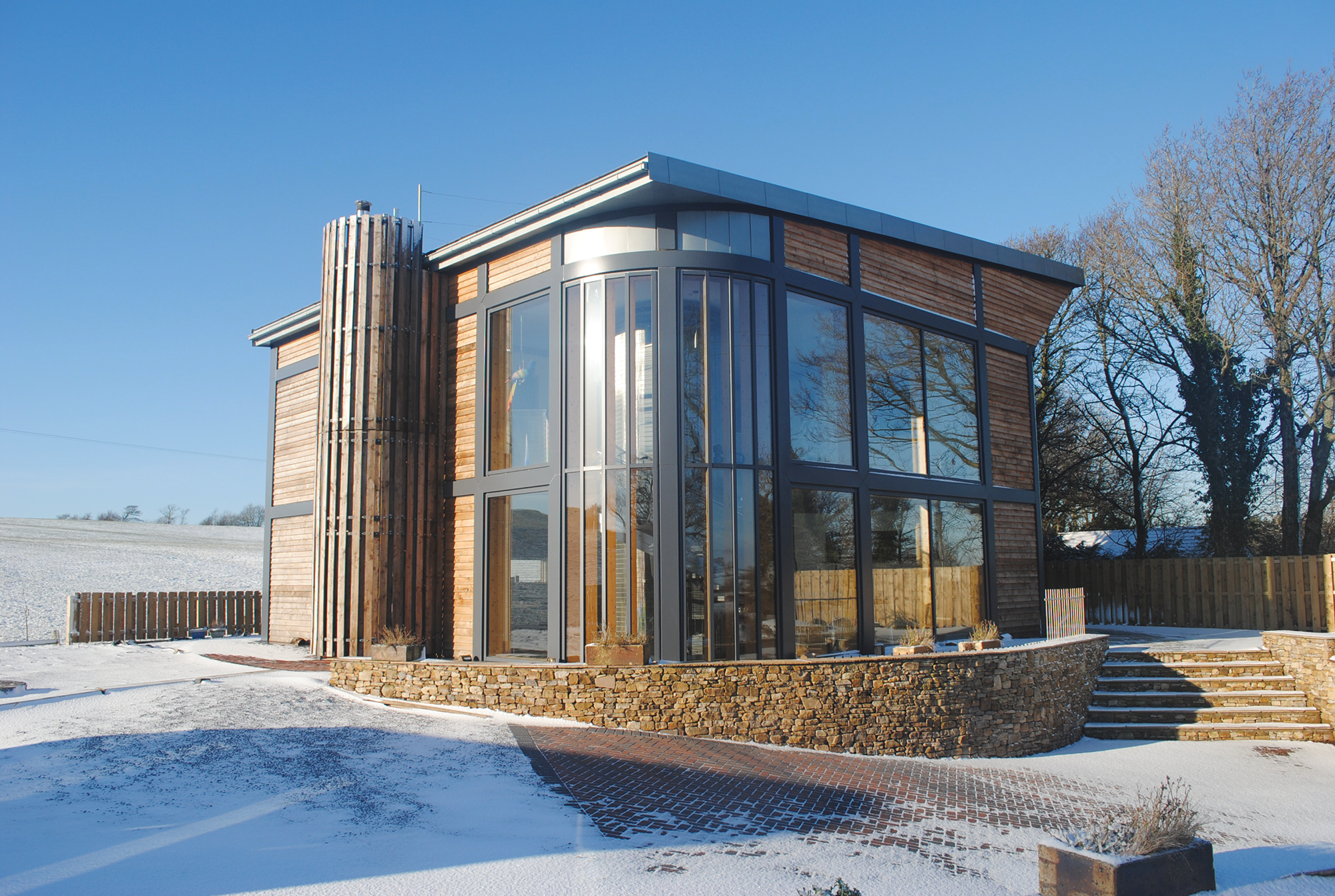 Adaptahaus self-build in snow