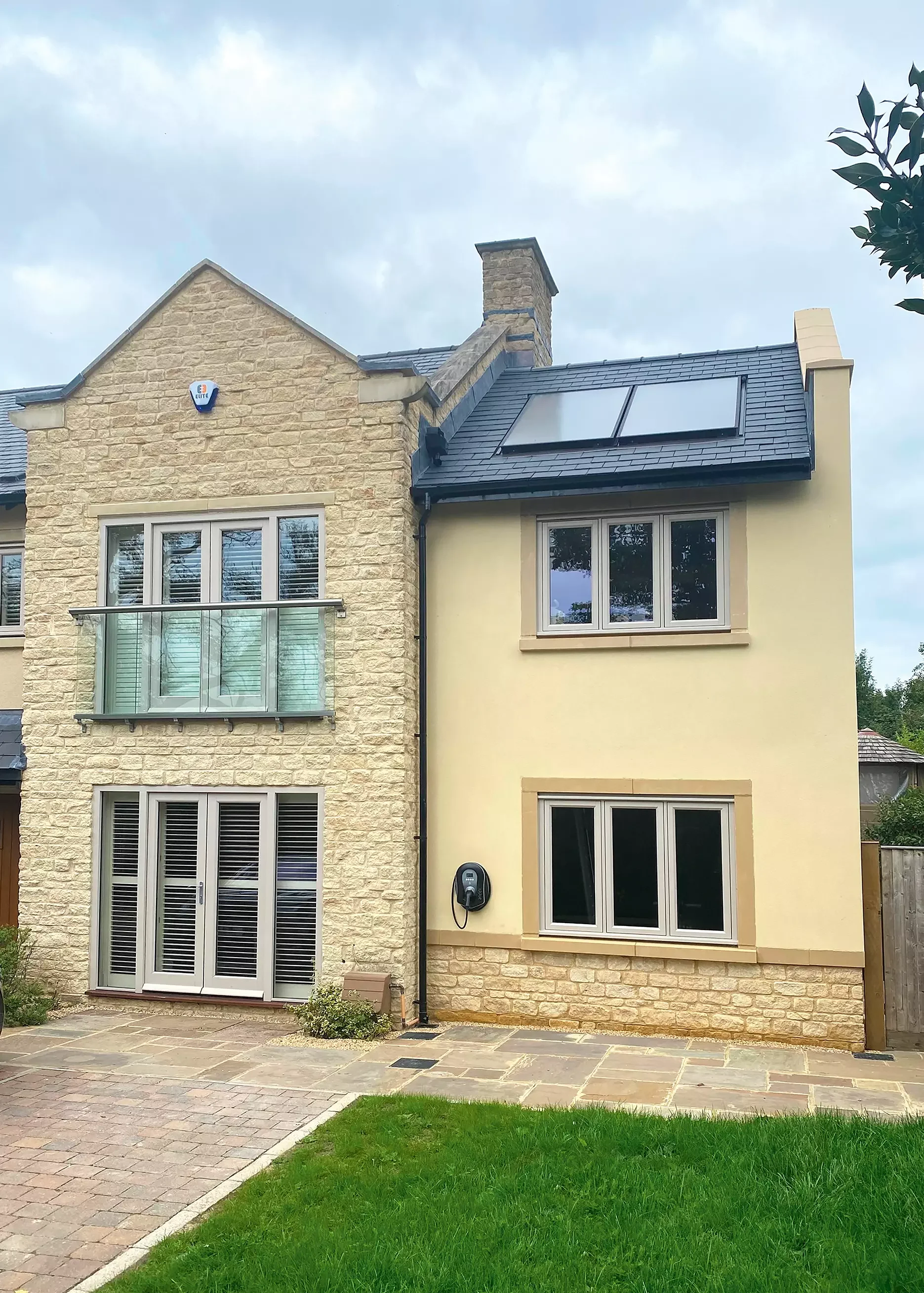 five bedroom house using solar thermal system 