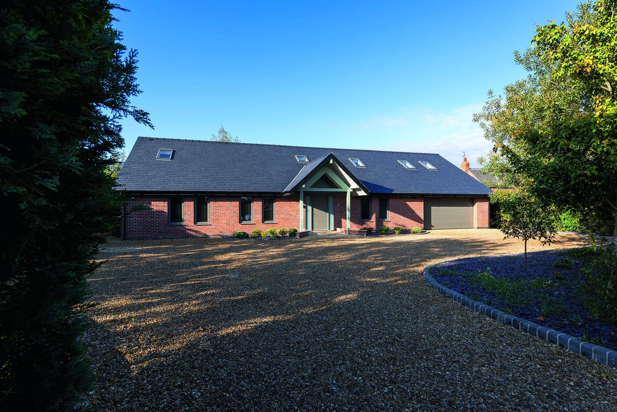 Creative Bungalow with Curved Walls