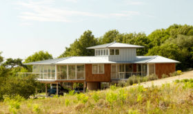 Contemporary home with Velfac windows