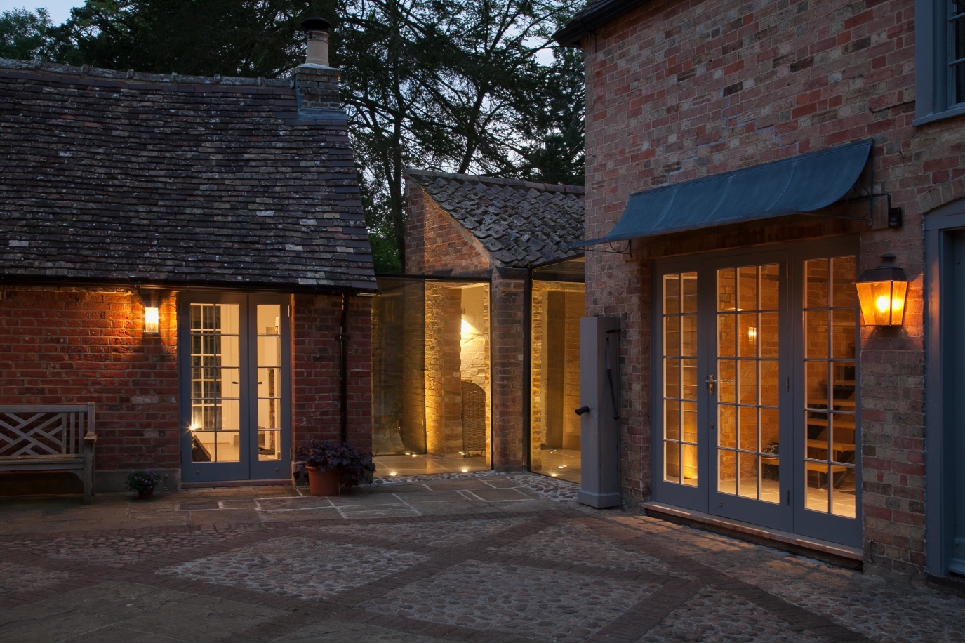Glass-Link Extension to a Listed Building - Build It