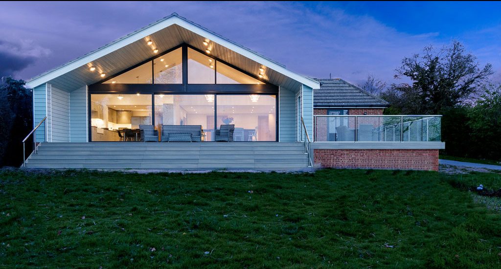 Modern renovation and extension of a 30s bungalow