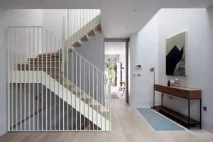Cantilevered staircase by Alma-nac