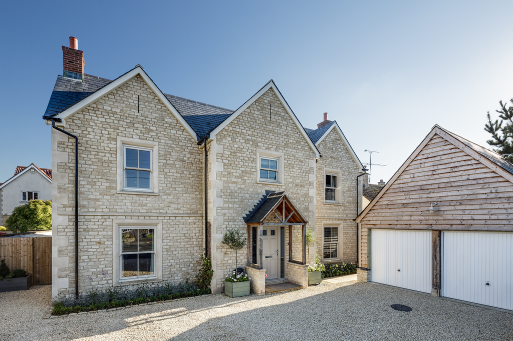 Cotswold stone cottage with gables 1024x682