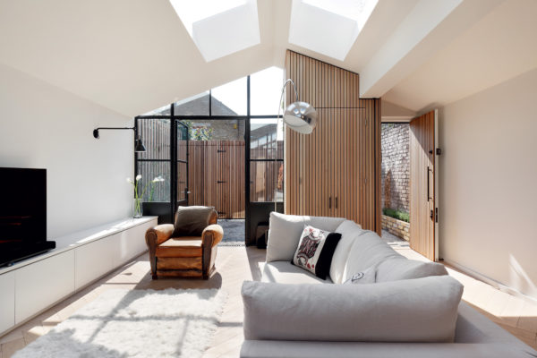 lounge with vaulted ceiling by De Rosee Sa