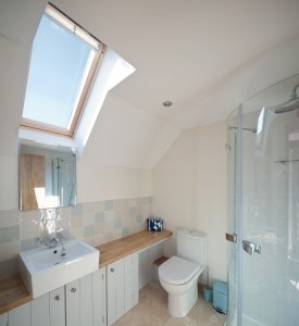 Contemporary bathroom with rooflight