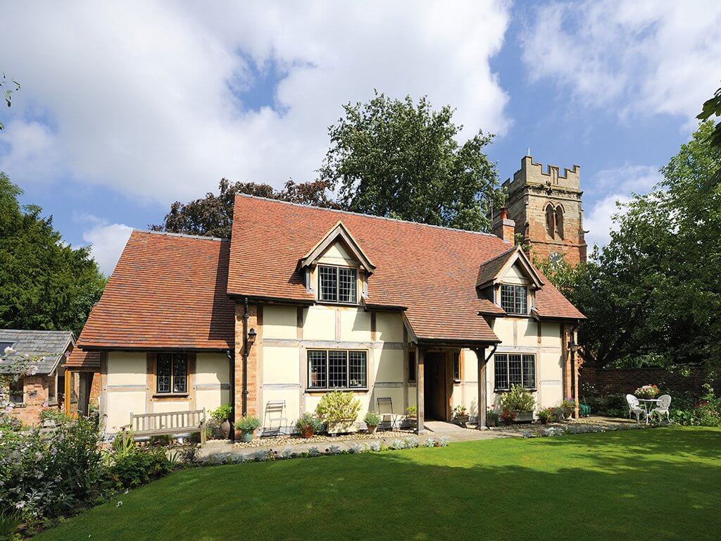 Oak frame cottage by Welsh Oak Frame