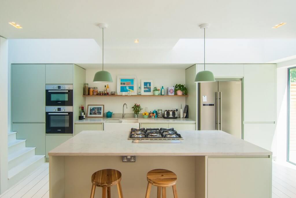 Modern kitchen scheme by Bradely Van Der Straeten architects