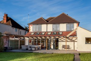 Renovation and extension of a 20s home