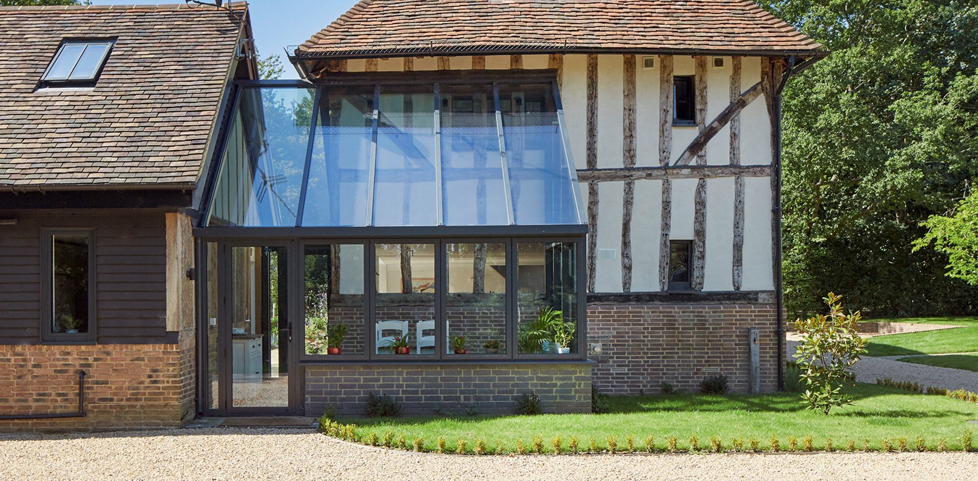 Modern extension to a listed building by Apropos