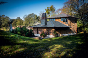 Home with slate roof by Jonathan Rhind Architects,