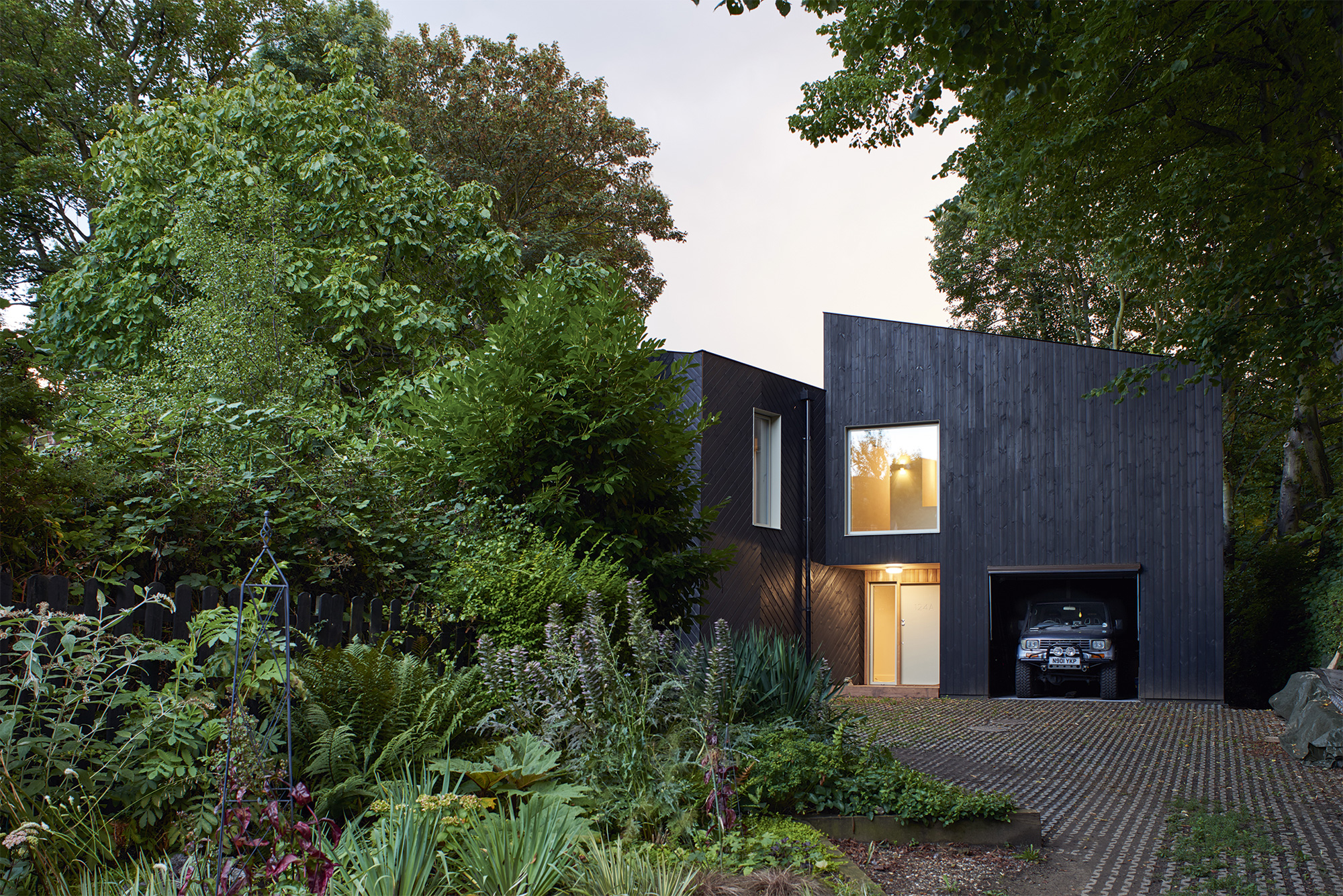 Contemporary BlackClad Timber Frame Home in London Build It