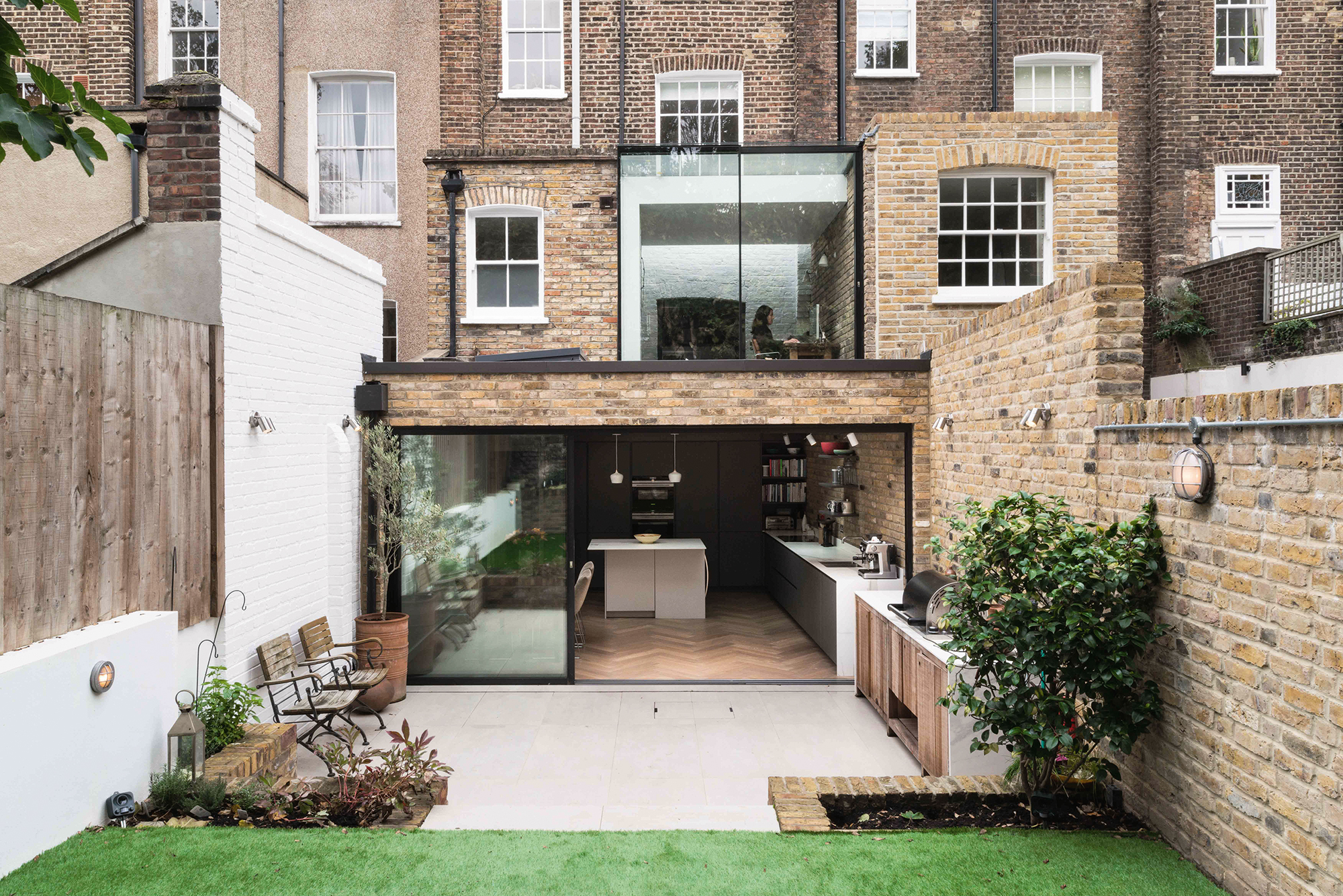Glass extension to grade ii listed house