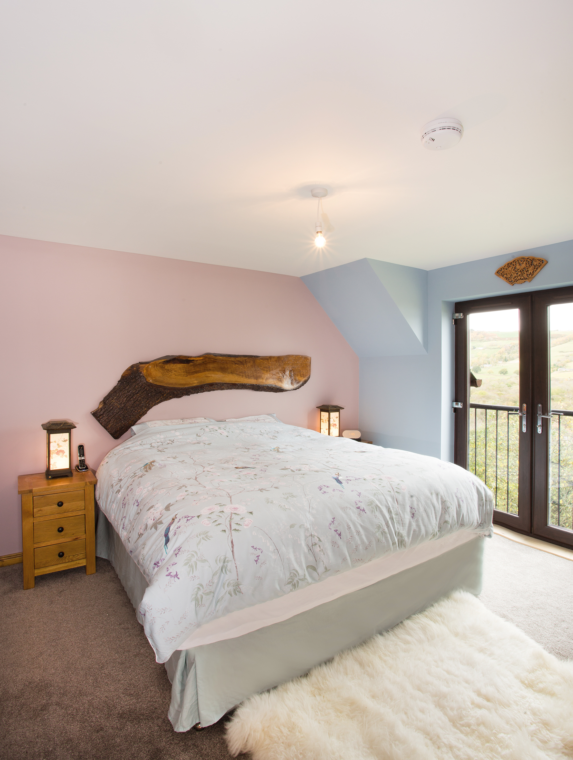 Bedroom with juliette balcony facing Loch Ness