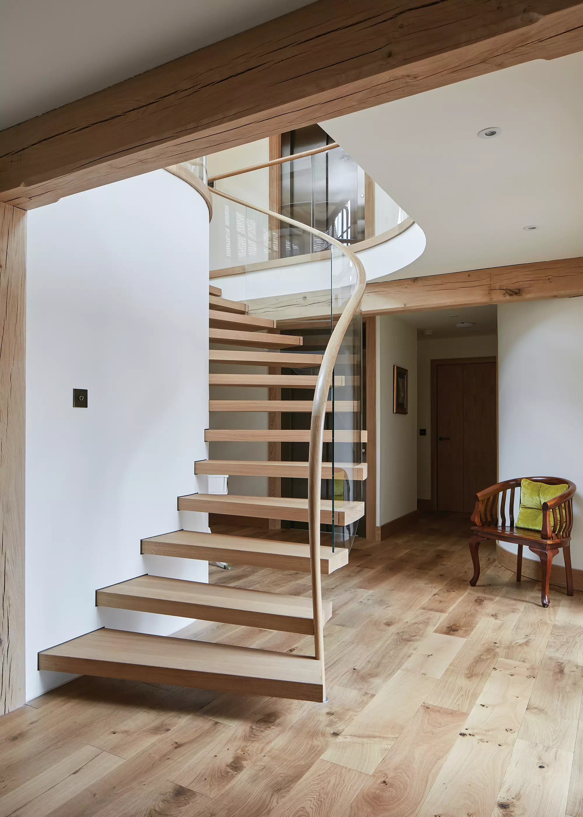 cantilevered staircase by Bisca
