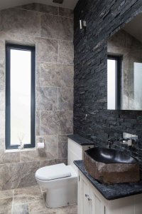 Bathroom with stone tiling