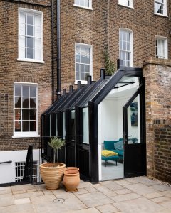 Contemporary glazed extension