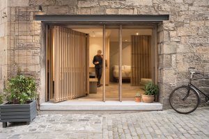 Workshop converted into a flat in Edinburgh as seen from the street