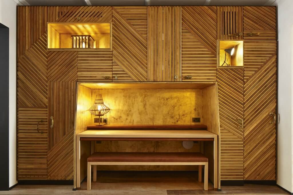 Entrance storage units