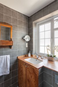 modern bathroom with large-format tiles
