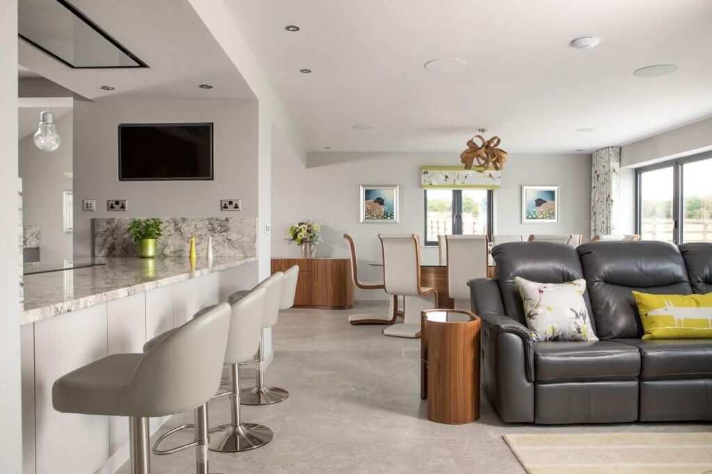 Contemporary open plan breakfast area