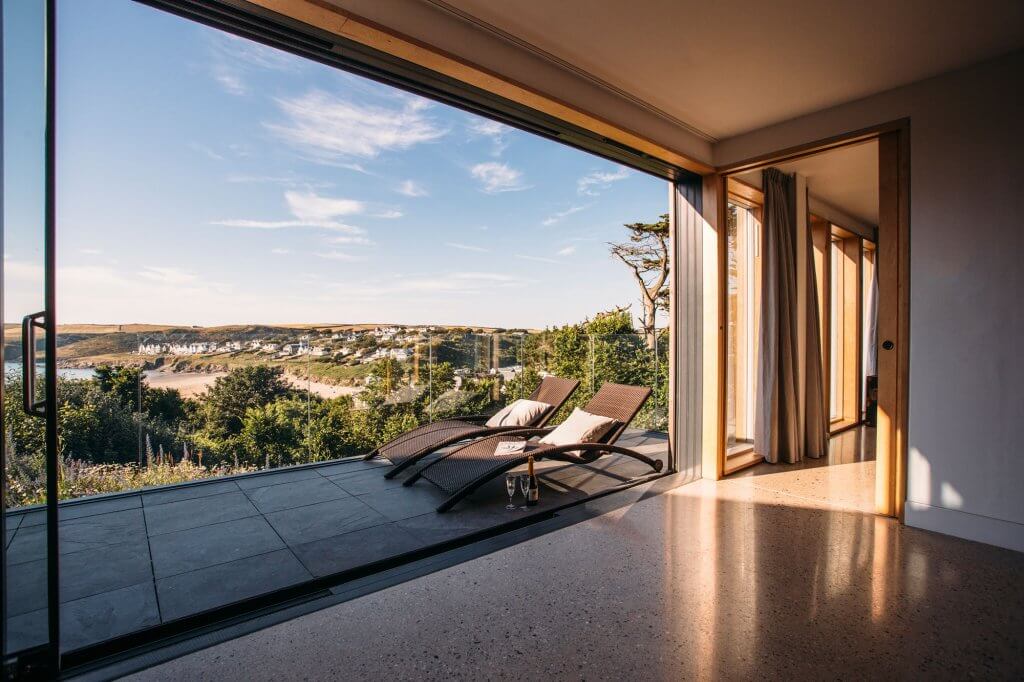 Sliding balcony doors