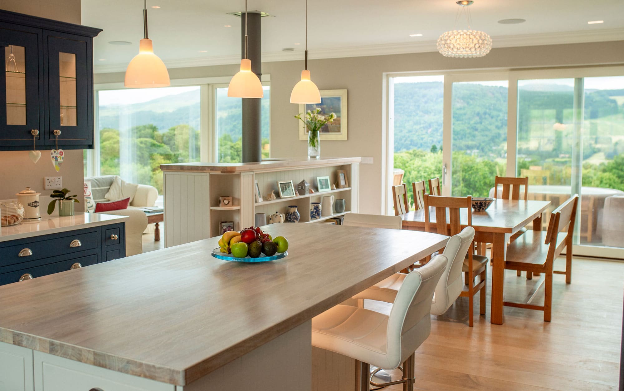 Open plan kitchen-diner