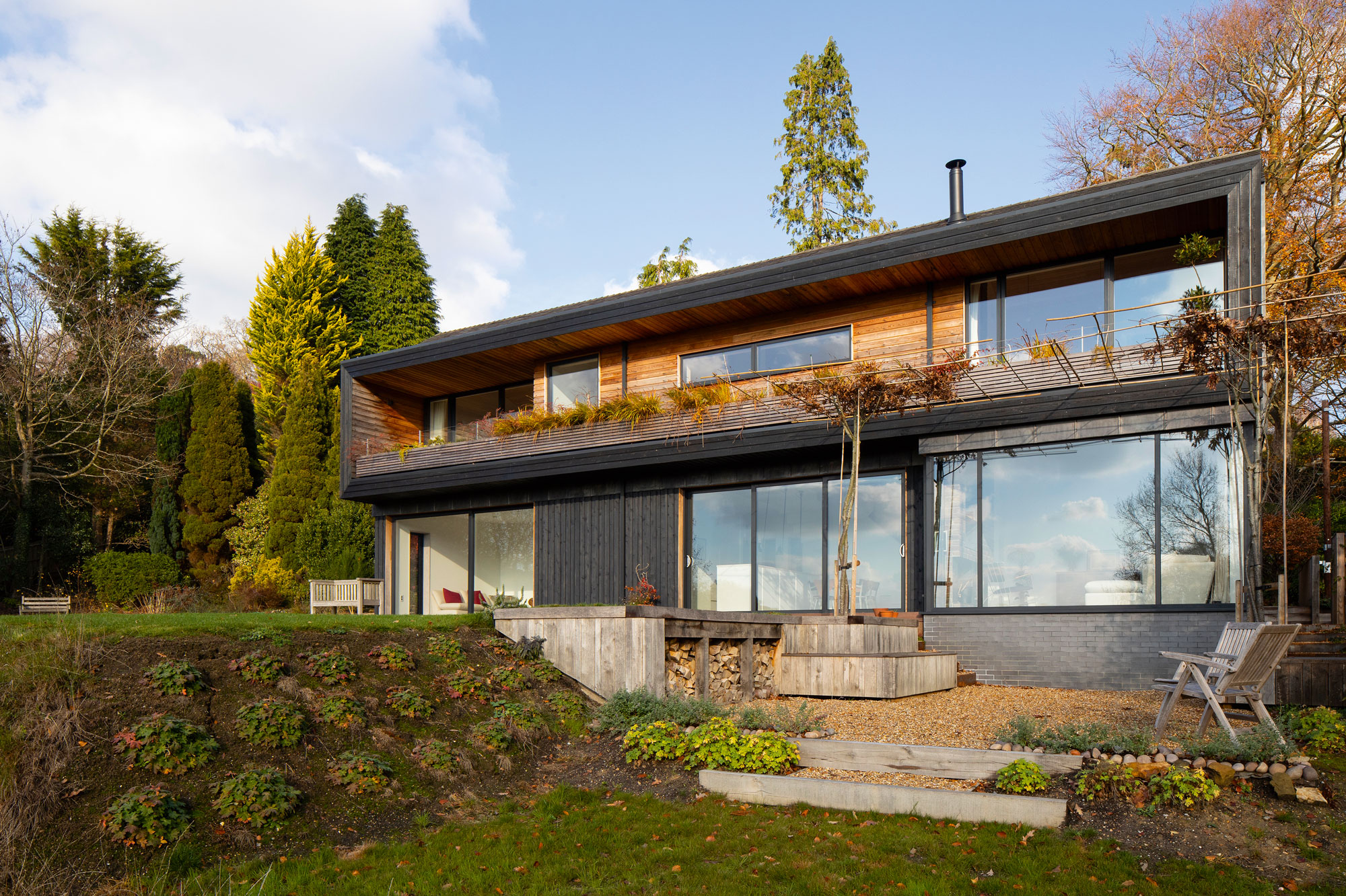 Maison moderne avec vitrage