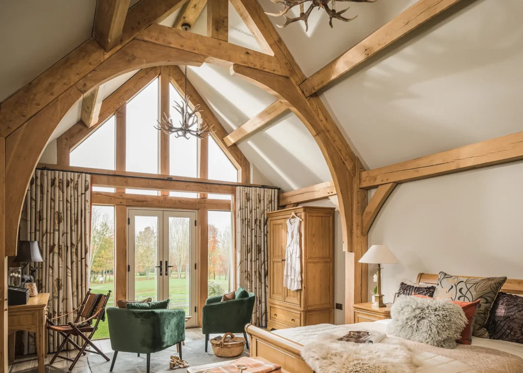 Vaulted oak bedroom by Oakwrights