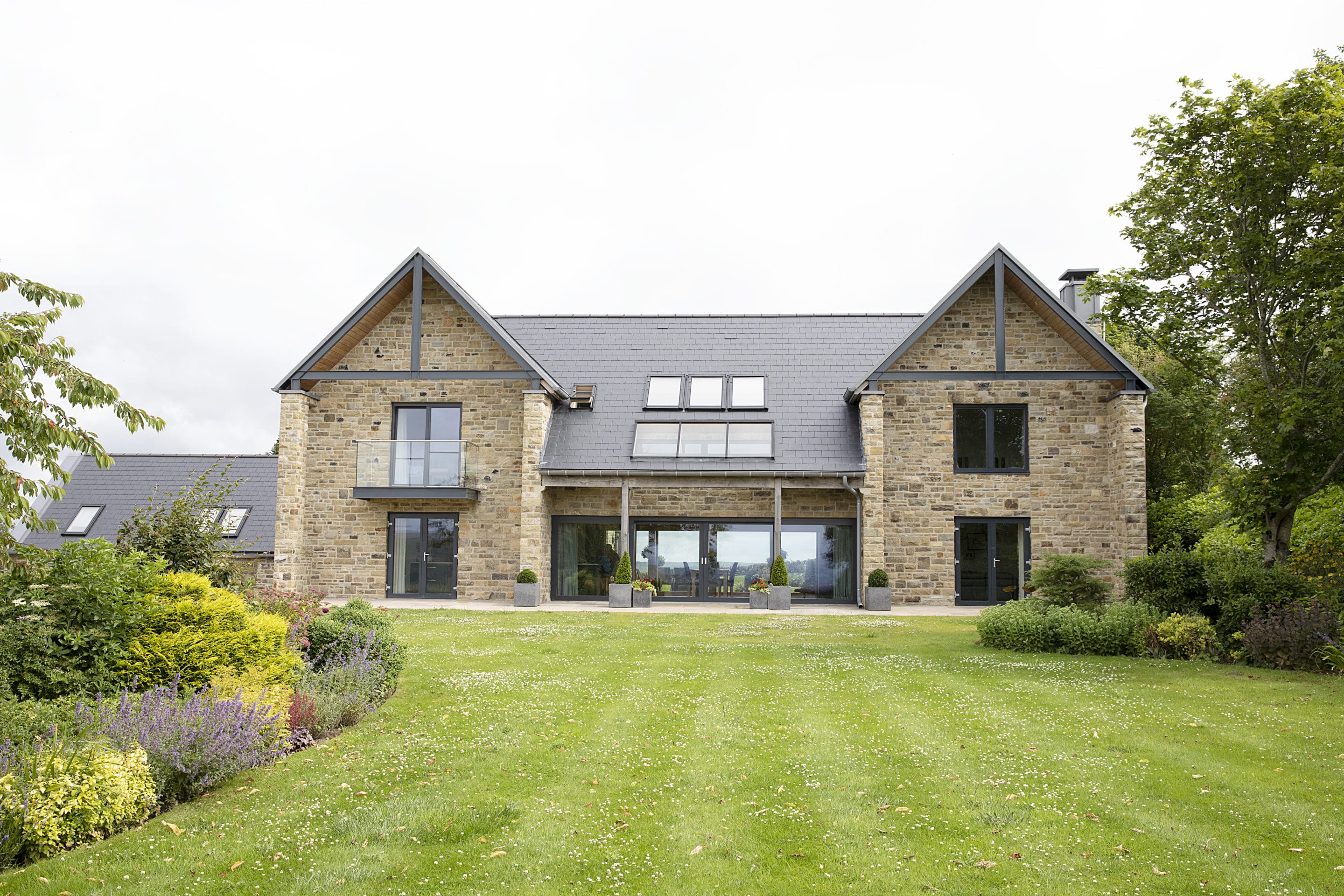 Detached house with large lawn