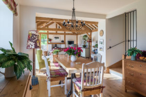 Traditional style dining room