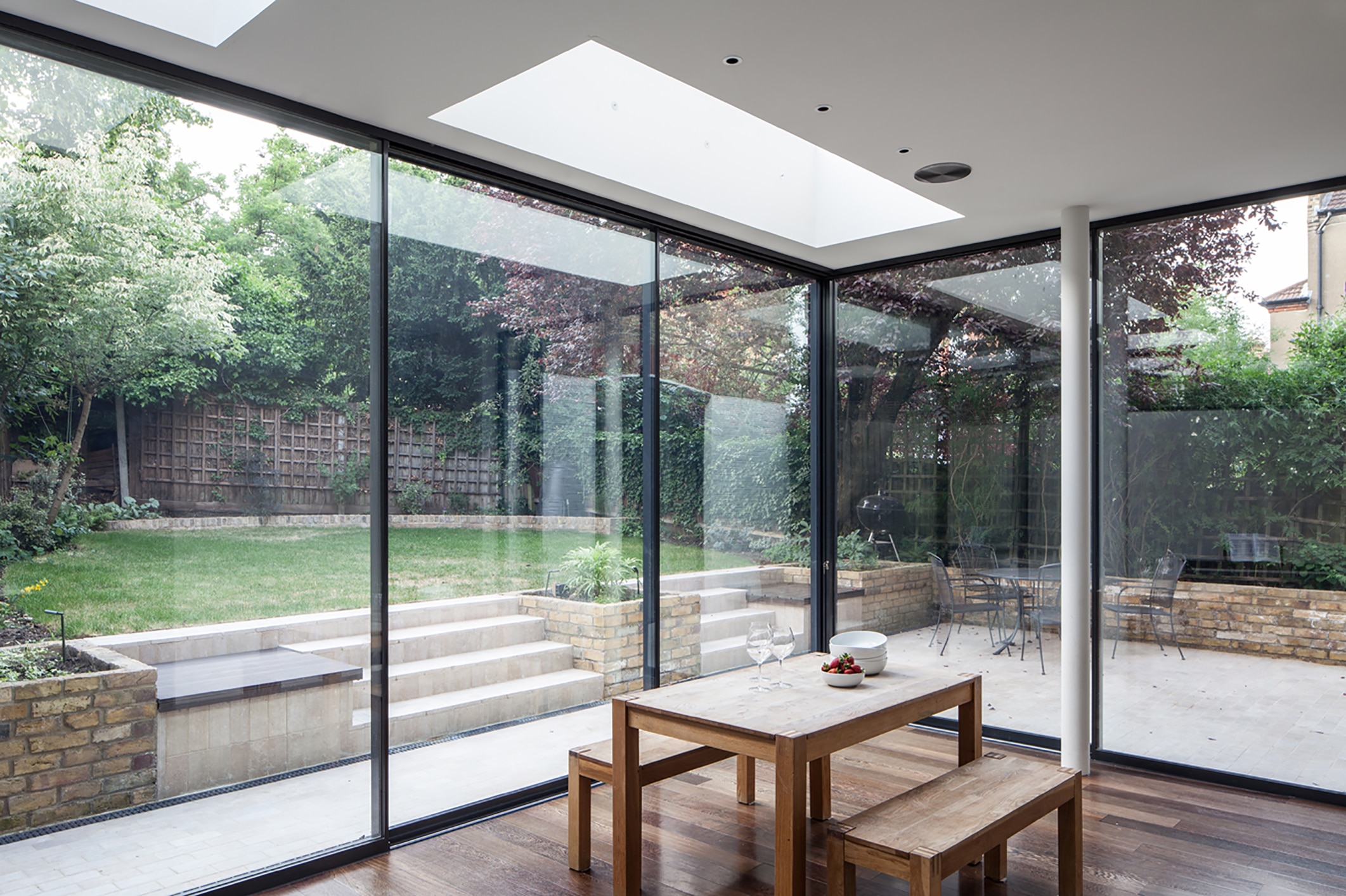 Glazed extension with floating corners