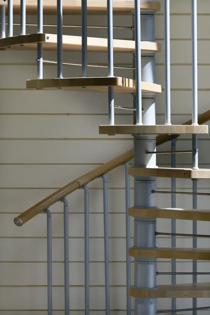 Open tread spiral stair with metal balusters
