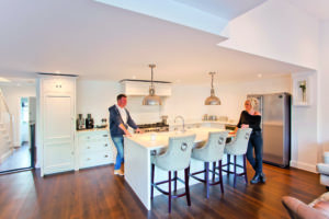 Kitchen with breakfast bar