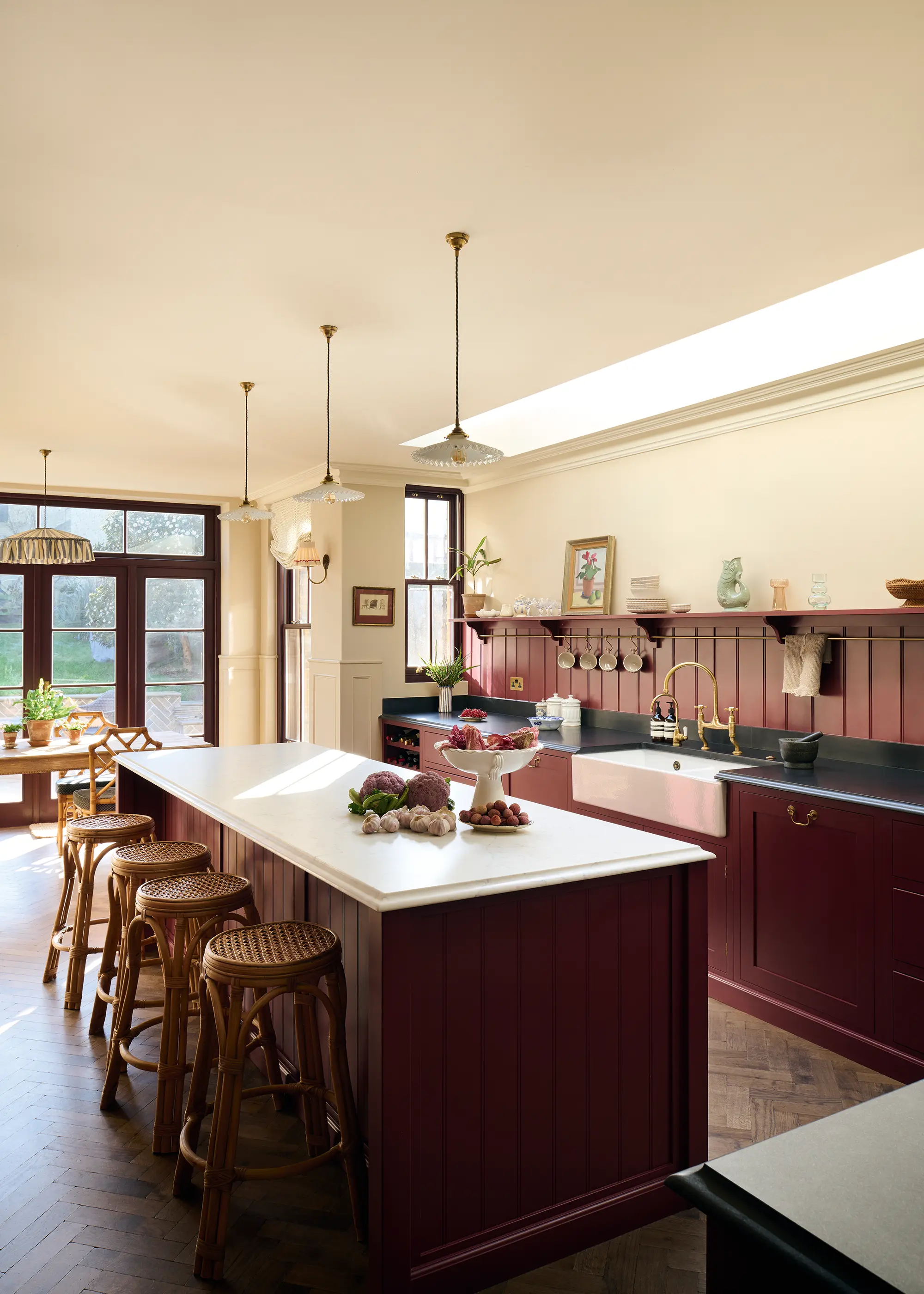 kitchen design with plum-coloured cabinets and black granite worktop