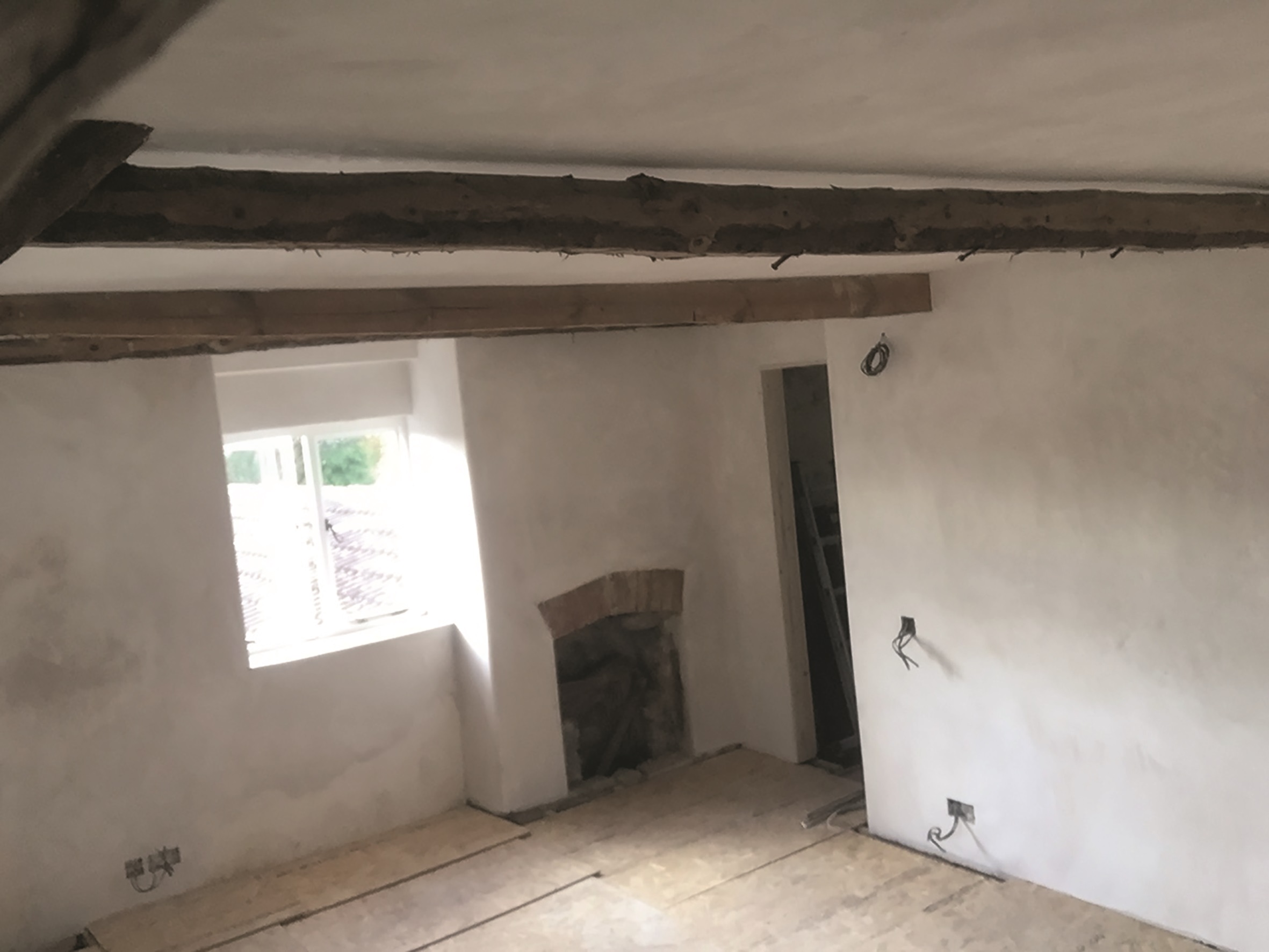 He has patched, repaired and blended lime plaster over the old walls and trowelled the new woodwool partitions and ceiling with lime finishing plaster. The result has exceeded all our expectations (his too!) giving us a stable, integrated finish that still has all the appealing irregularity of the historic plasterwork.