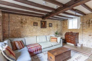 Living area with beam ceiling