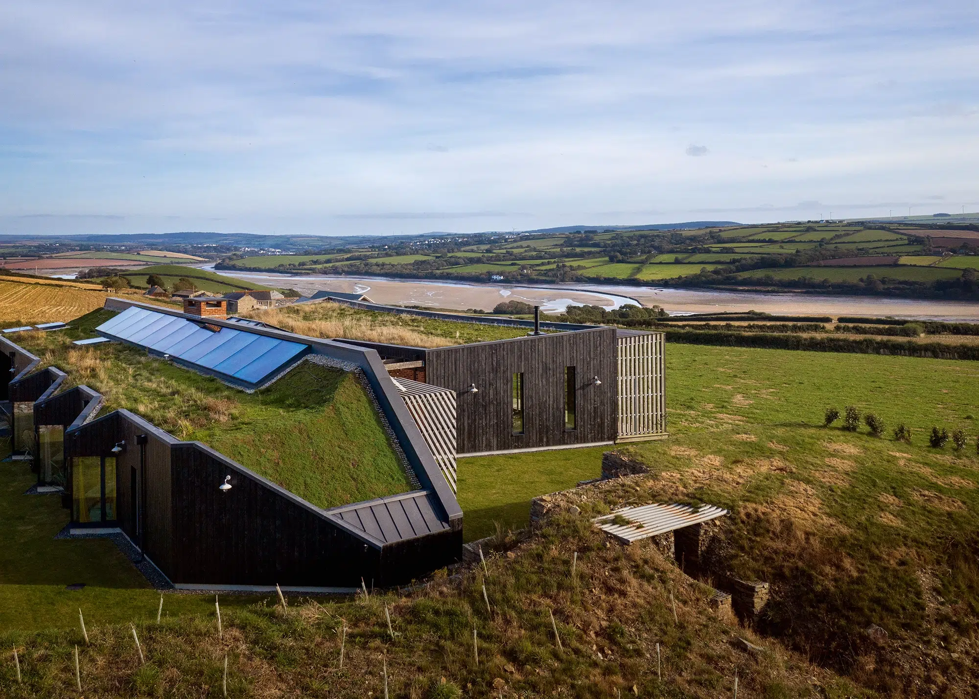 Knock-down and rebuild home designed to maximise its surroundings