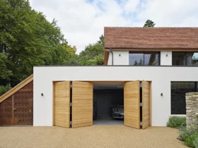How to Choose the Right Garage Door – Materials, Configurations & Designs