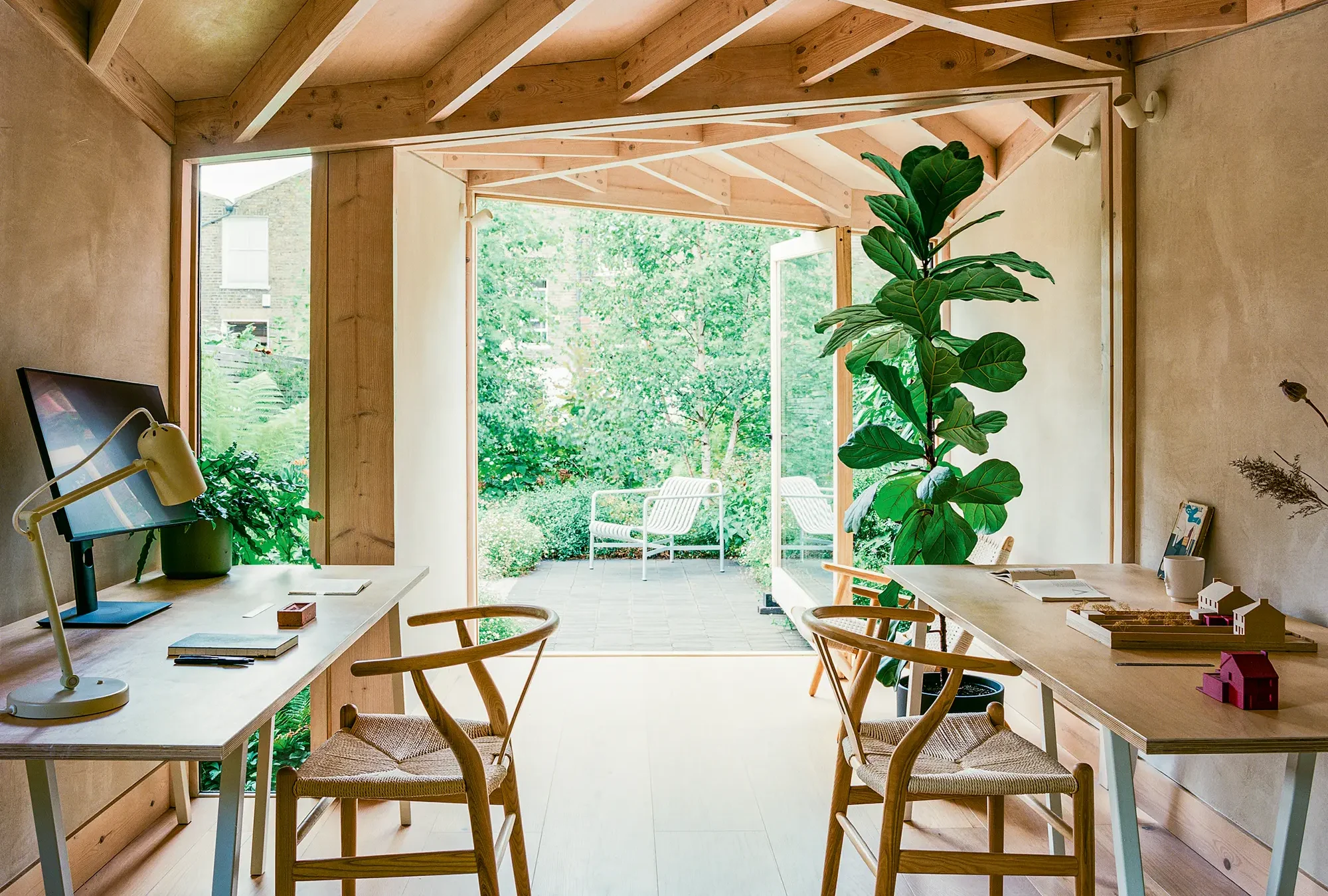Garden Offices: Your Complete Guide to Building an Office in Your Garden