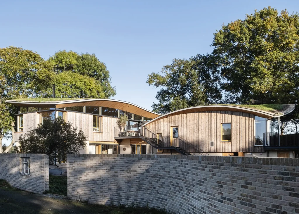 Eye-Catching Eco Home with a Curved Roof 
