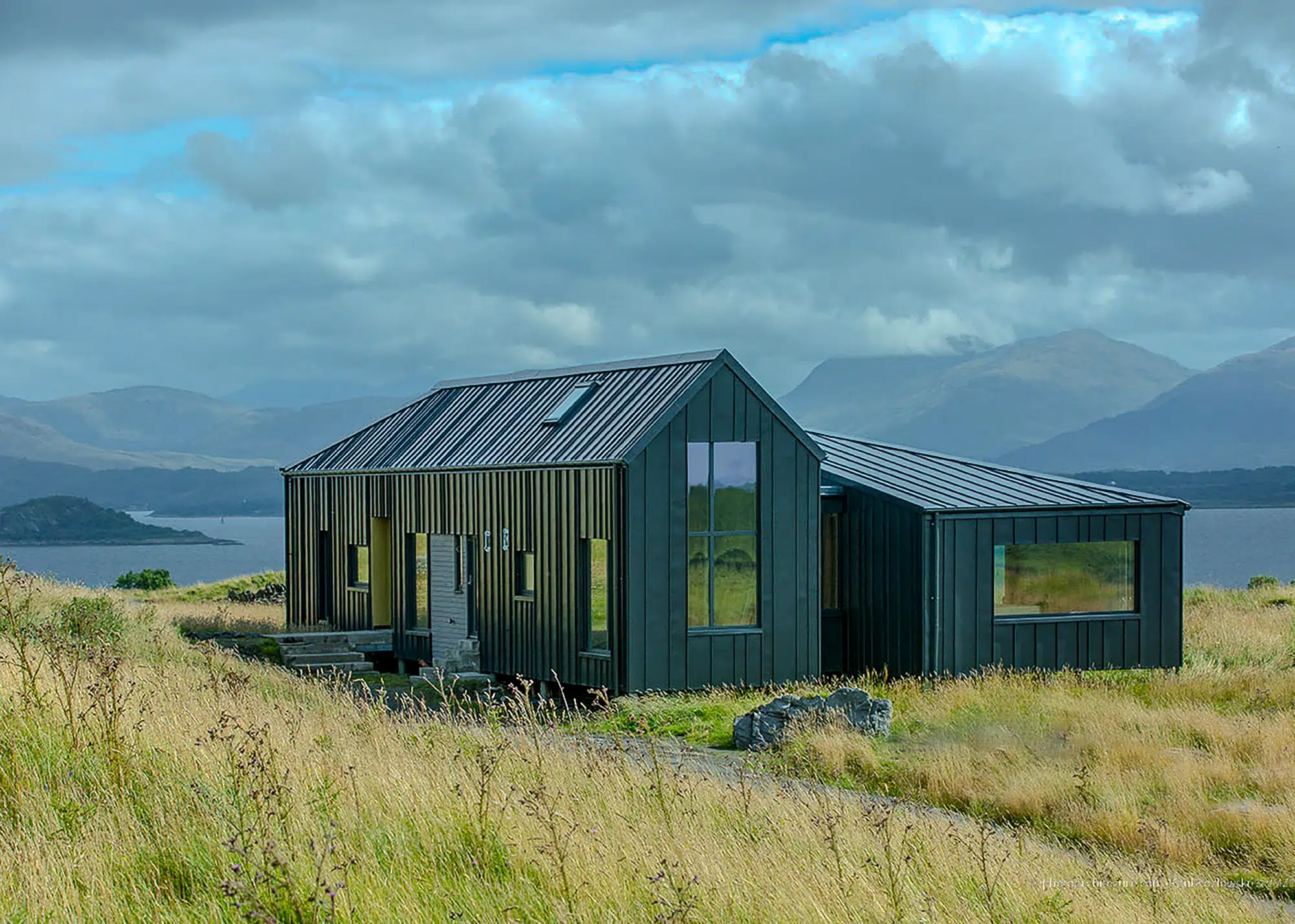 Building a House with SIPs – What Are Structural Insulated Panels & Are They Right for You?