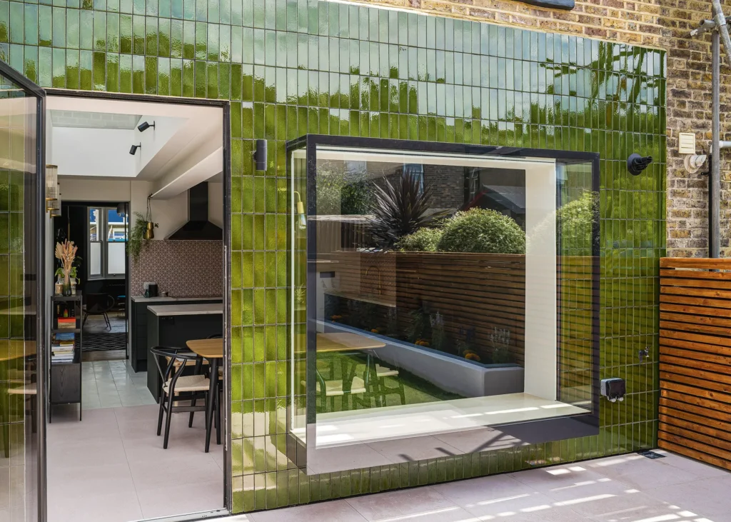Eye-Catching Oriel Window Design