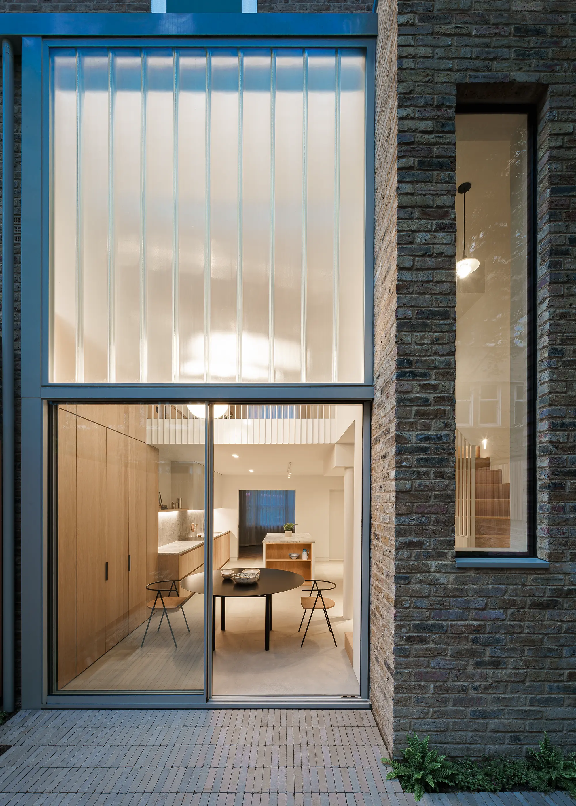 Light-Filled & Contemporary Double-Height Extension