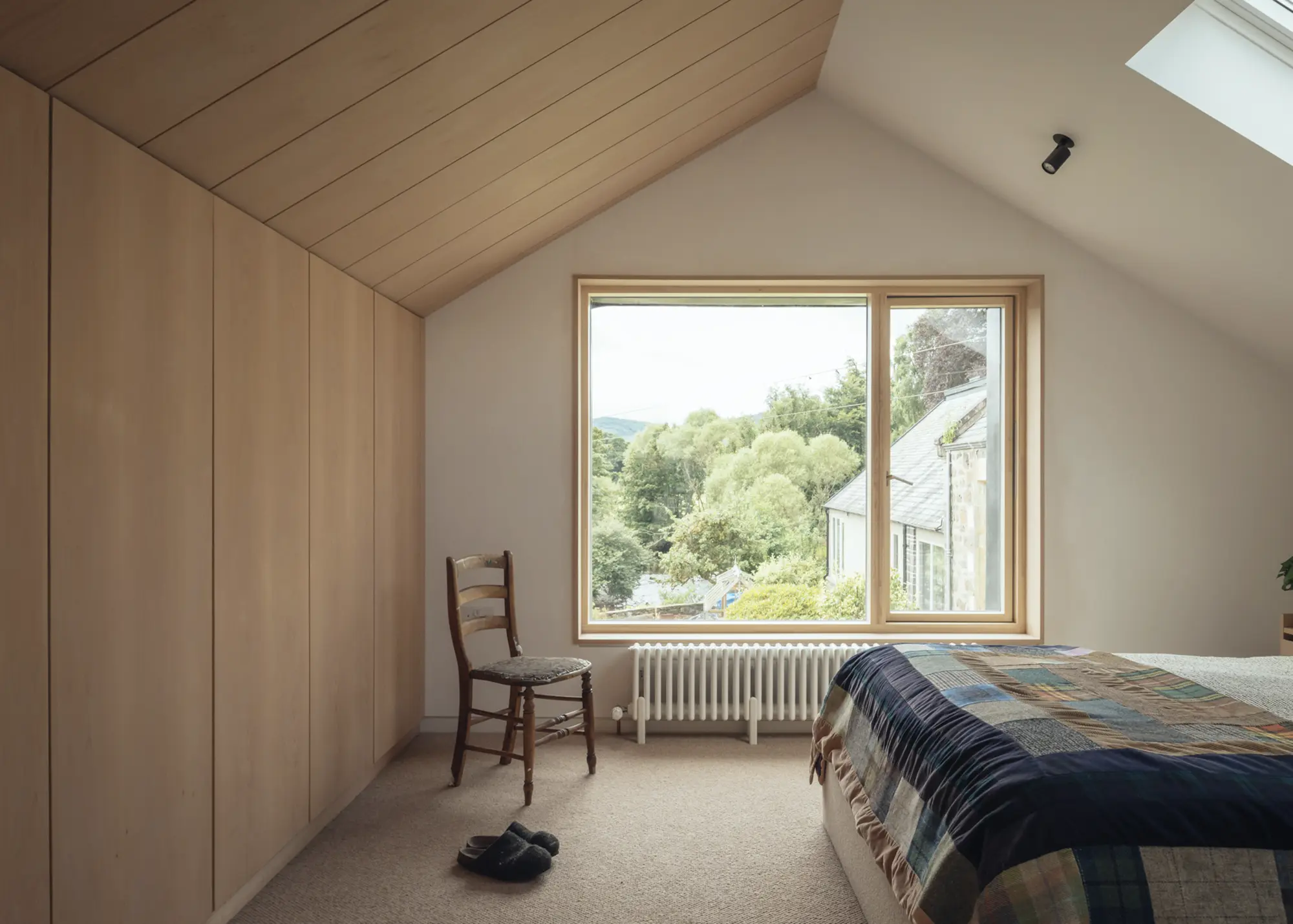 18th-Century Cottage Upgraded with a Double-Height Extension