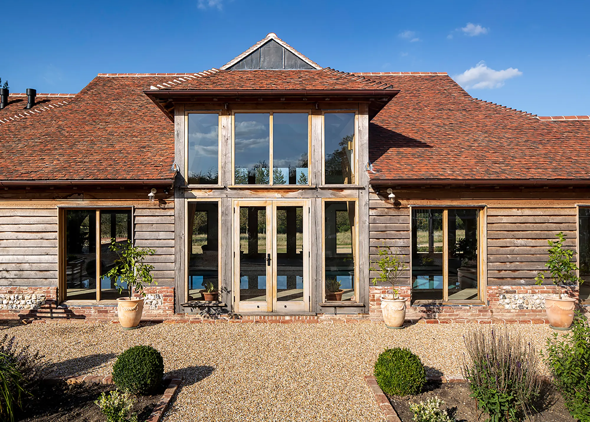 Barn-Style Pool House Garden Building