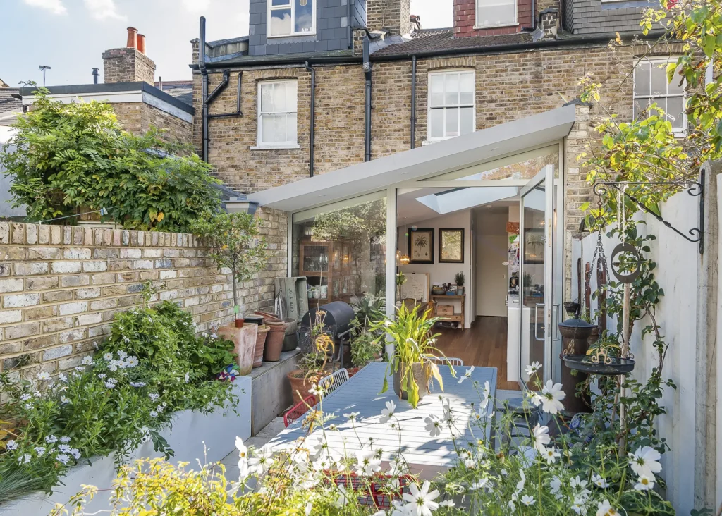 How to Specify Roof Windows & Overhead Glazing for an Extension